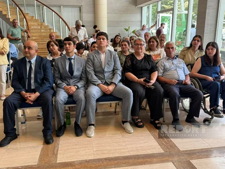 Marneulidə Nizami Gəncəvinin büstünün bərpadan sonra açılışı olub