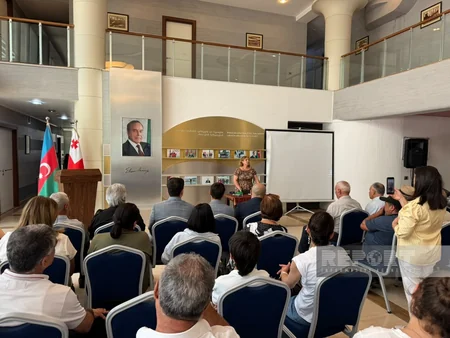 Marneulidə Nizami Gəncəvinin büstünün bərpadan sonra açılışı olub