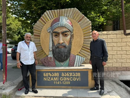 Marneulidə Nizami Gəncəvinin büstünün bərpadan sonra açılışı olub