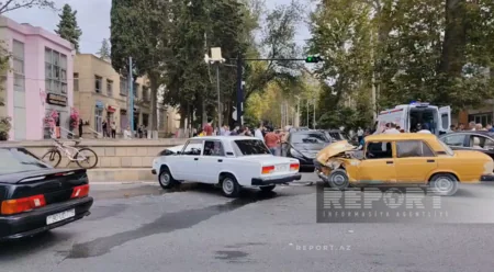 Göyçayda üç minik avtomobili toqquşub, xəsarət alanlar var