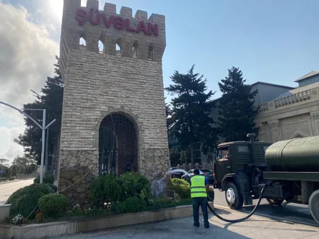 Bakının əsas küçə və prospektləri yuyulub