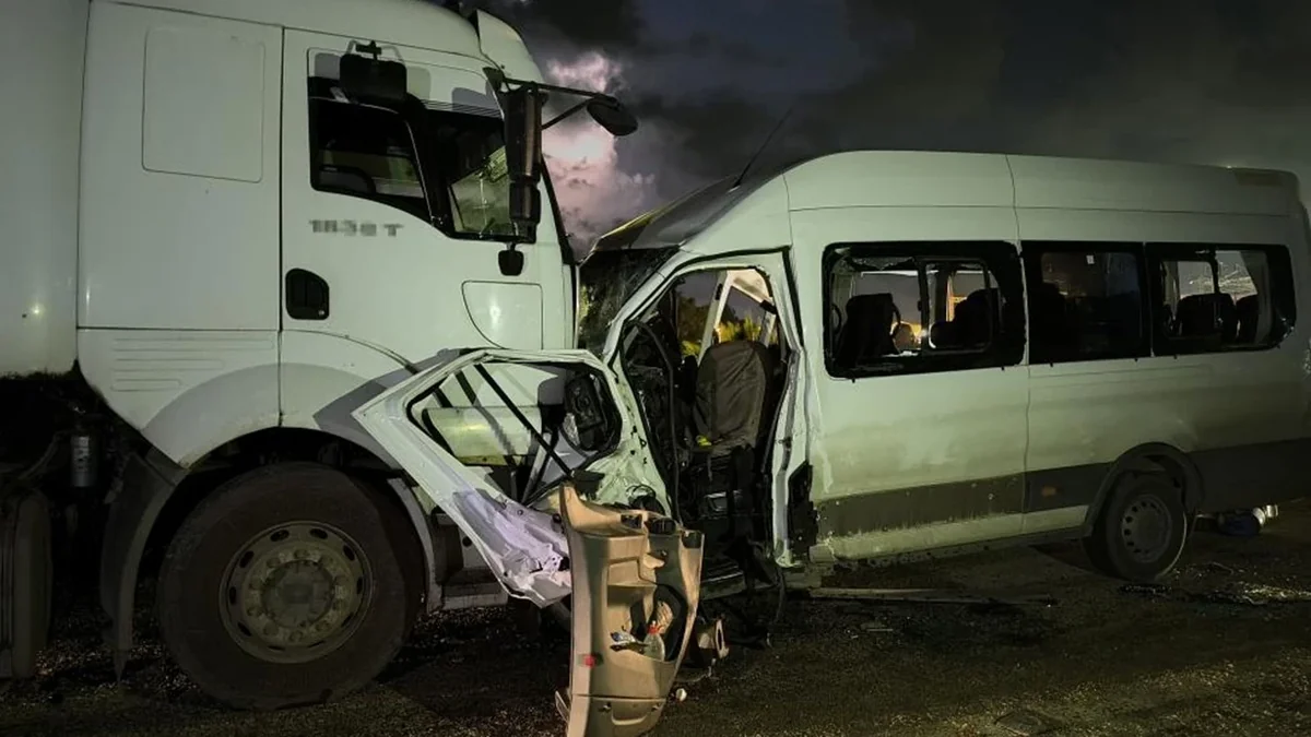 Türkiyədə avtobus yük maşını ilə toqquşub, ölən və xəsarət alanlar var