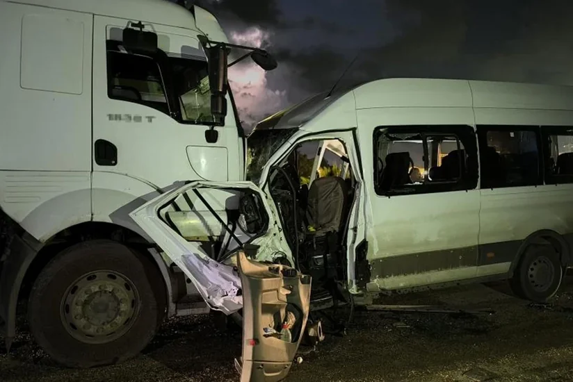Türkiyədə avtobus yük maşını ilə toqquşub, ölən və xəsarət alanlar var
