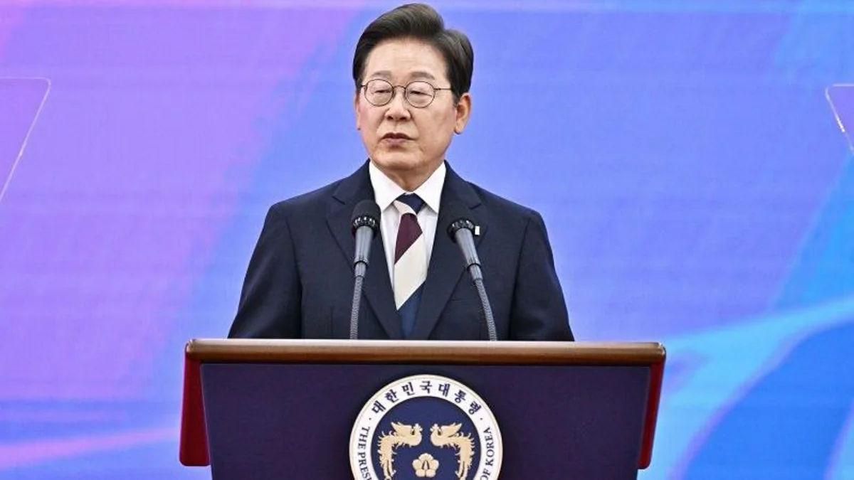 S. Korean President Lee Jae Myung's approval rating drops to 43%