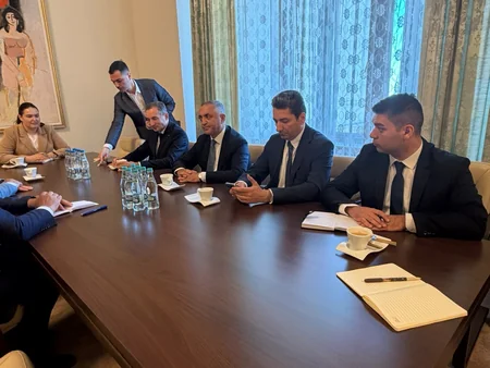 Azərbaycan Prezidentinin xüsusi nümayəndəsi Rumıniya Parlamentində görüşlər keçirib