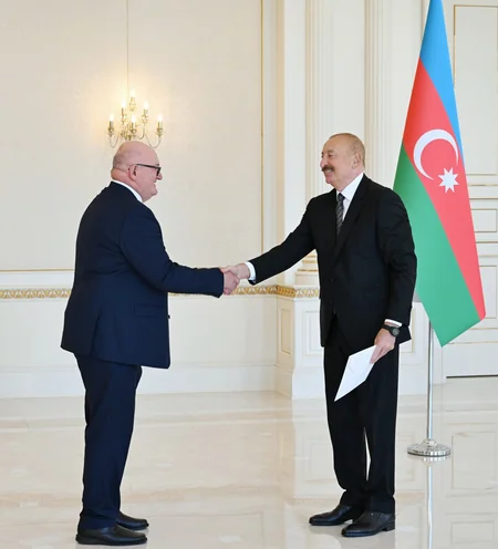 İlham Əliyev Böyük Britaniyanın yeni səfirinin etimadnaməsini qəbul edib