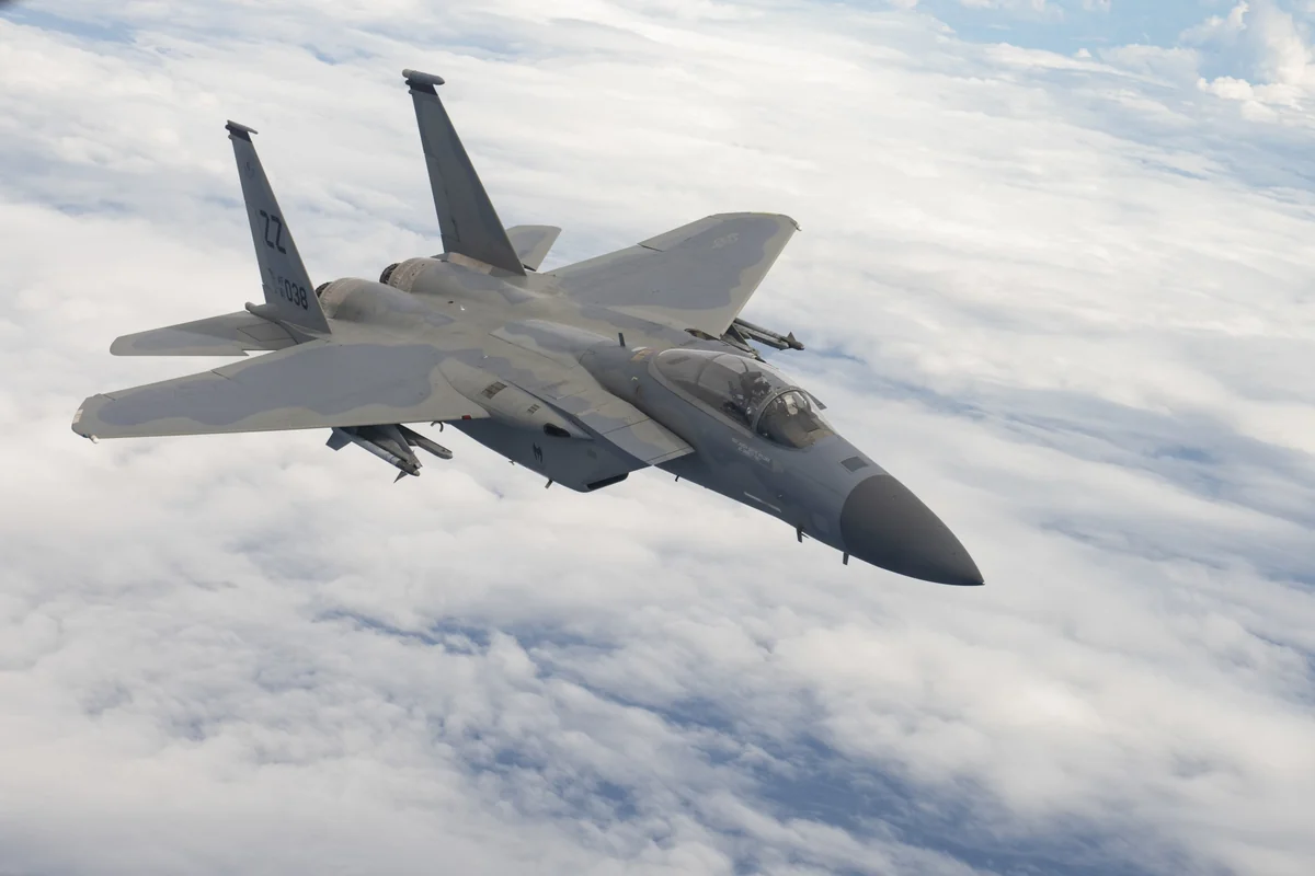 Истребитель F-15 совершил посадку в аэропорту Окинавы из-за технической неисправности