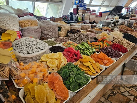 Azerbaijani journalists visit Chorsu Bazaar in Tashkent