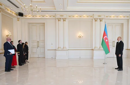 İlham Əliyev Böyük Britaniyanın yeni səfirinin etimadnaməsini qəbul edib