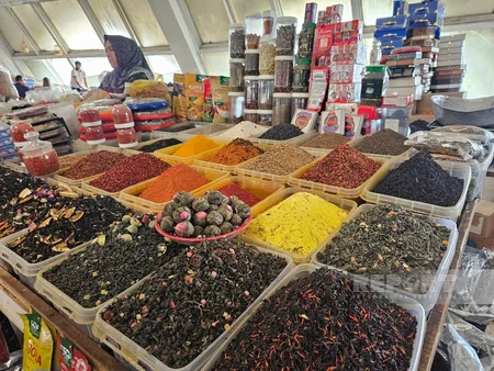 Azerbaijani journalists visit Chorsu Bazaar in Tashkent