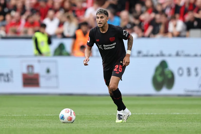 Bayer 04ün futbolçusu Ezekiel Palasios karyerasını İngiltərədə davam etdirə bilər