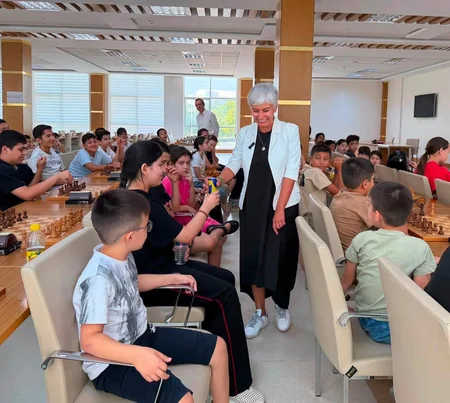 Azərbaycan Şahmat Federasiyasının baş katibi İlahə Qədimova Aşqabadda ustad dərsi keçib