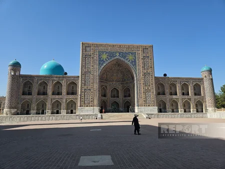 Azerbaijani journalists visit Registan square in Samarkand