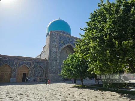 Azerbaijani journalists visit Registan square in Samarkand