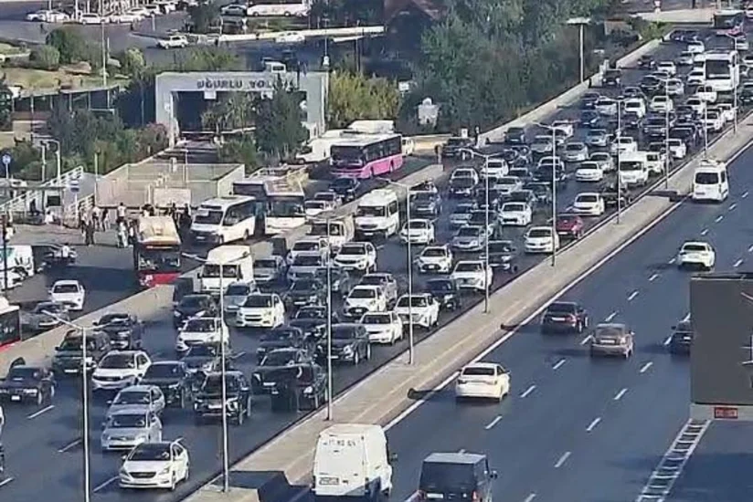 Bakıda bir neçə istiqamətdə nəqliyyatın sıxlığı müşahidə edilir