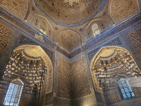 Azerbaijani journalists visit Amir Timur Mausoleum in Samarkand