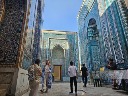 Azerbaijani journalists visit Shah-i-Zinda complex in Samarkand