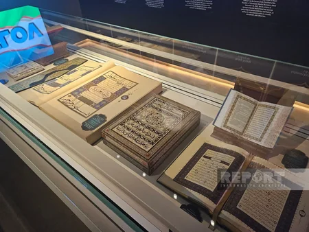 Azerbaijani journalists visit Imam Bukhari Mausoleum in Samarkand