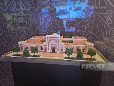 Azerbaijani journalists visit Imam Bukhari Mausoleum in Samarkand