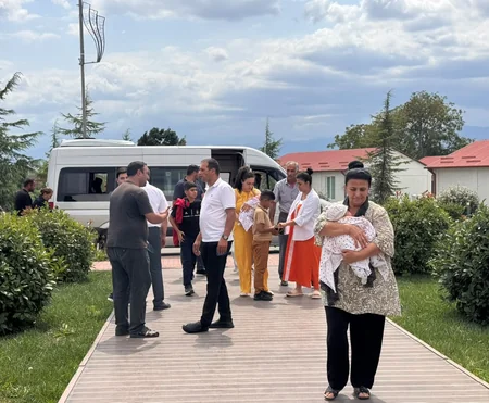 Növbəti köç karvanları Xankəndi, Xocalı və Ağdərəyə çatıb, açarlar təqdim edilib - YENİLƏNİB-2