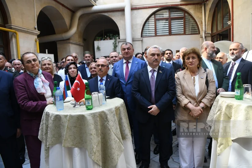 Bakıda Ahıska türkləri-itmiş sürgünün izində sərgisinin açılışı olub