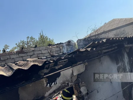 В Сумгайыте загорелся дом, есть пострадавший