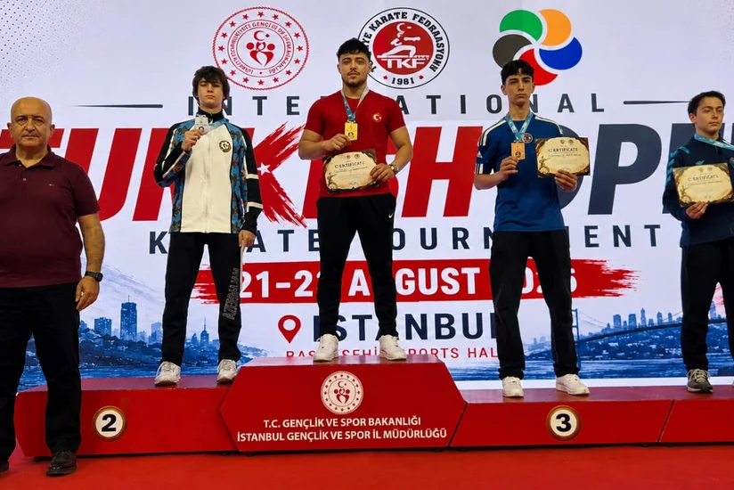 Azərbaycan karateçiləri İstanbulda beynəlxalq turnirdə iki gümüş medal qazanıblar