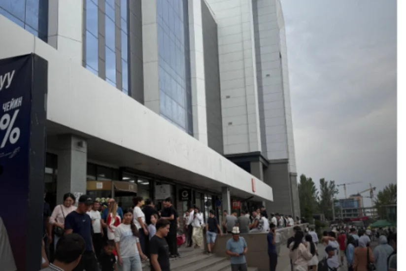 В Бишкеке эвакуировали ТЦ после звонка о заложенной бомбе