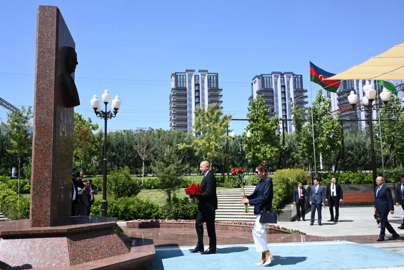 Ilham Aliyev, Mehriban Aliyeva lay flowers at Heydar Aliyev memorial in Tashkent