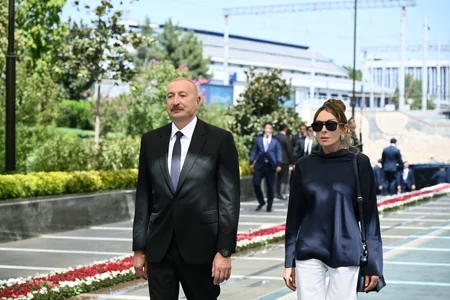 Ilham Aliyev, Mehriban Aliyeva lay flowers at Heydar Aliyev memorial in Tashkent