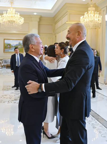 Azerbaijani and Uzbek presidents pose for joint photograph at Kuksaroy State Residence