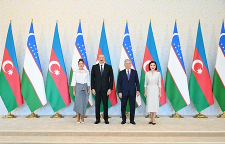 Azerbaijani and Uzbek presidents pose for joint photograph at Kuksaroy State Residence