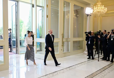 Azerbaijani and Uzbek presidents pose for joint photograph at Kuksaroy State Residence