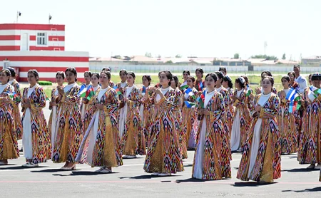 President Ilham Aliyev and First Lady Mehriban Aliyeva arrive in Bukhara