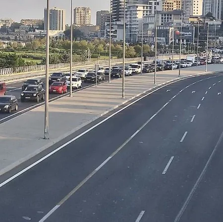 Bakının bir sıra yollarında tıxac yaranıb
