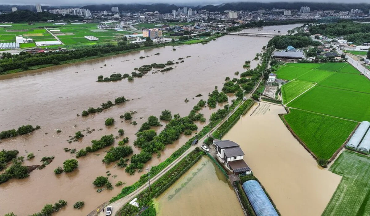 Heavy rain triggers flooding across southern, eastern Taiwan