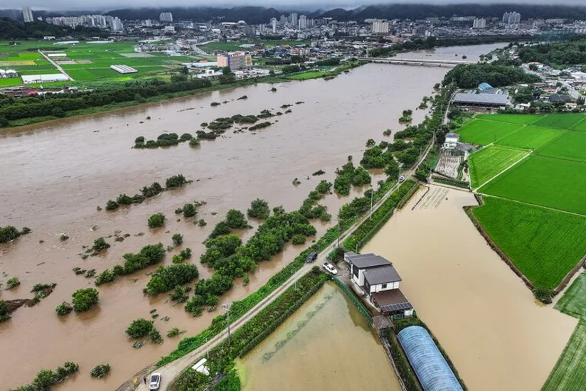 Heavy rain triggers flooding across southern, eastern Taiwan