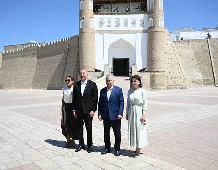 İlham Əliyev və birinci xanım Mehriban Əliyeva Buxara şəhərində Ark qalası ilə tanış olublar