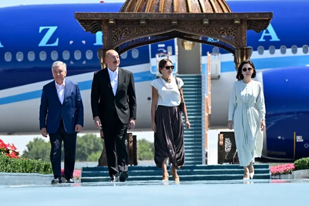 President Ilham Aliyev and First Lady Mehriban Aliyeva arrive in Bukhara