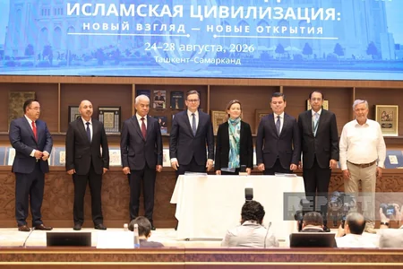 Daşkənddə keçirilən beynəlxalq media forumda poçt markalarının möhürlənməsi mərasimi keçirilib