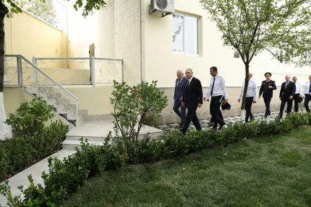 Kamran Əliyev Şəkidə vətəndaşları qəbul edib və xidməti mənzillərə baxış keçirib