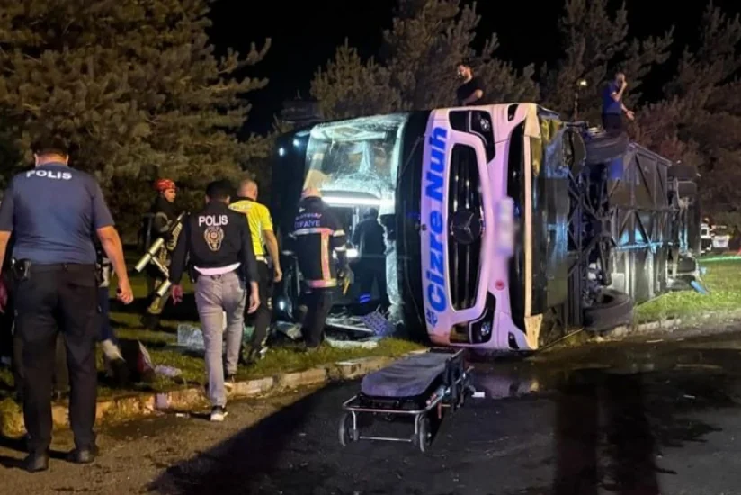 В Турции при столкновении автобуса и бензовоза пострадали 35 человек