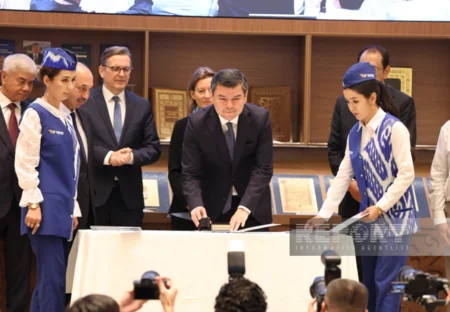 Daşkənddə keçirilən beynəlxalq media forumda poçt markalarının möhürlənməsi mərasimi keçirilib