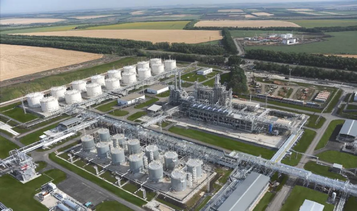 Russian oil refinery halts operations after drone strike
