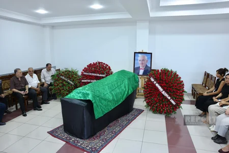Xalq artisti Tofiq Bakıxanovla Təzə Pir məscidində vida mərasimi keçirilir