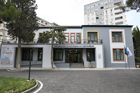 Mehriban Əliyeva Bakıda yeni körpələr evi-uşaq bağçasının açılışında iştirak edib