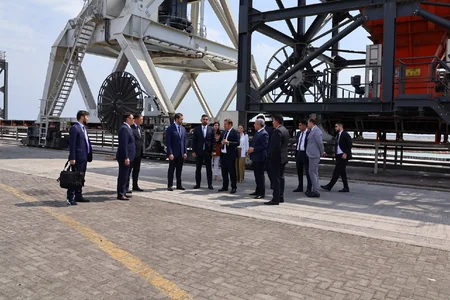 Kazakhstan, Azerbaijan mull creation of cargo terminal in Alat port