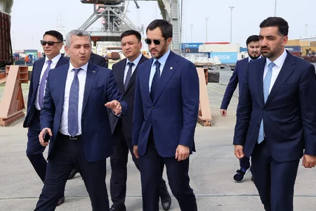 Kazakhstan, Azerbaijan mull creation of cargo terminal in Alat port