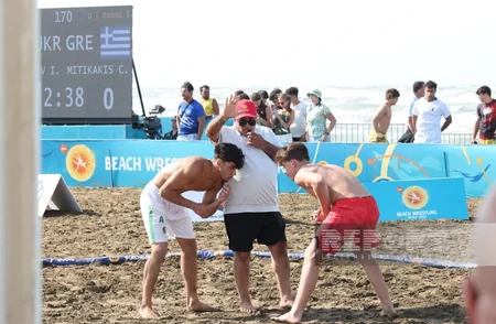 Azərbaycanın çimərlik güləşçiləri Bakıdakı dünya çempionatında 8 medal qazanıblar