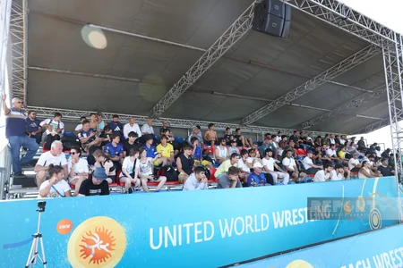 Azərbaycanın çimərlik güləşçiləri Bakıdakı dünya çempionatında 8 medal qazanıblar